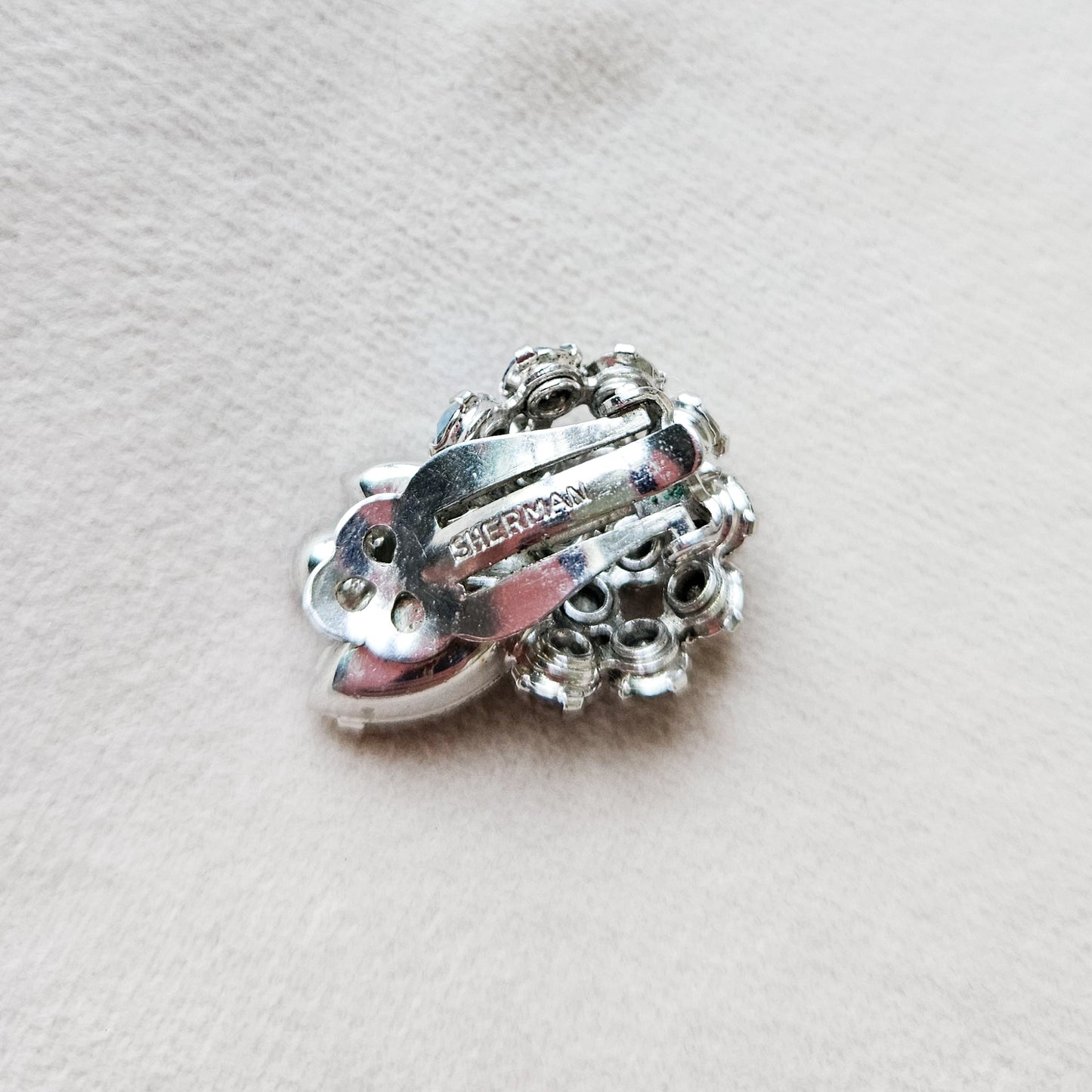 *Trésor vintage* Gustave Sherman extrêmement rare ensemble de boucles d'oreilles et de collier en cristal autrichien tri-couleur vert et bleu années 50(signé)