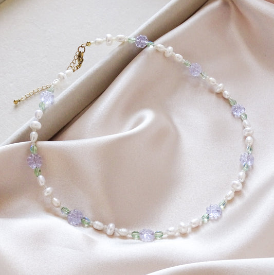 Lilac daisy and freshwater pearls beaded necklace