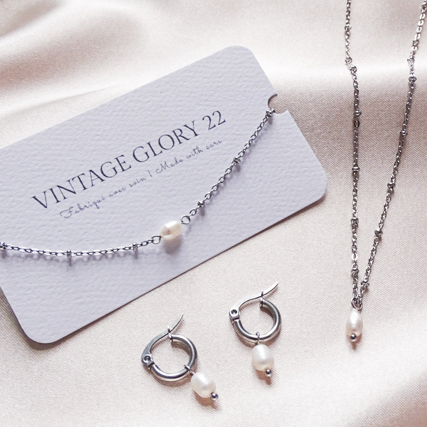 *New* Sofia mini necklace - White