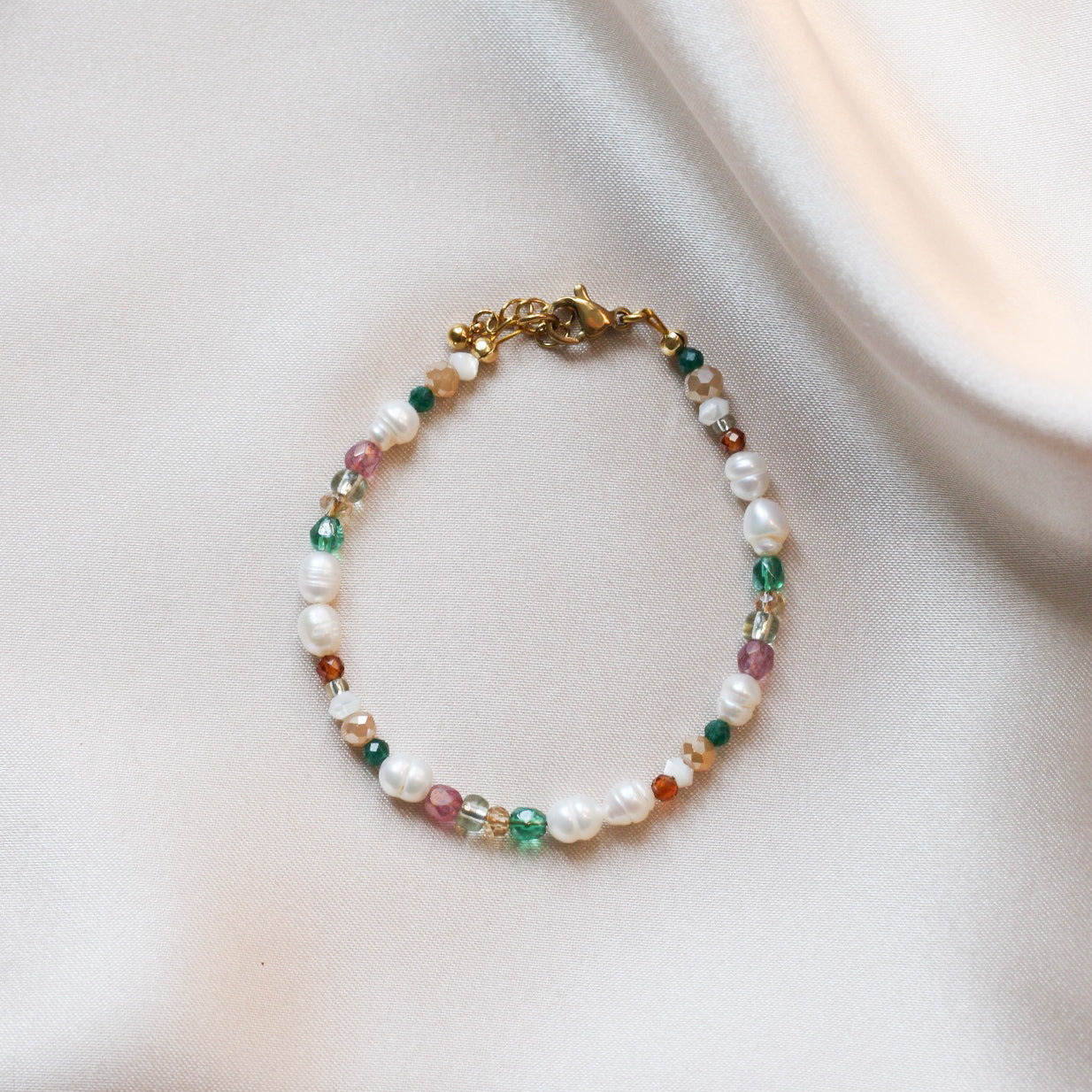 *Nouveauté* bracelet en perles d'eau douce et en verre vintage