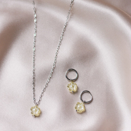 Lydia in butter yellow gift set - Stainless steel