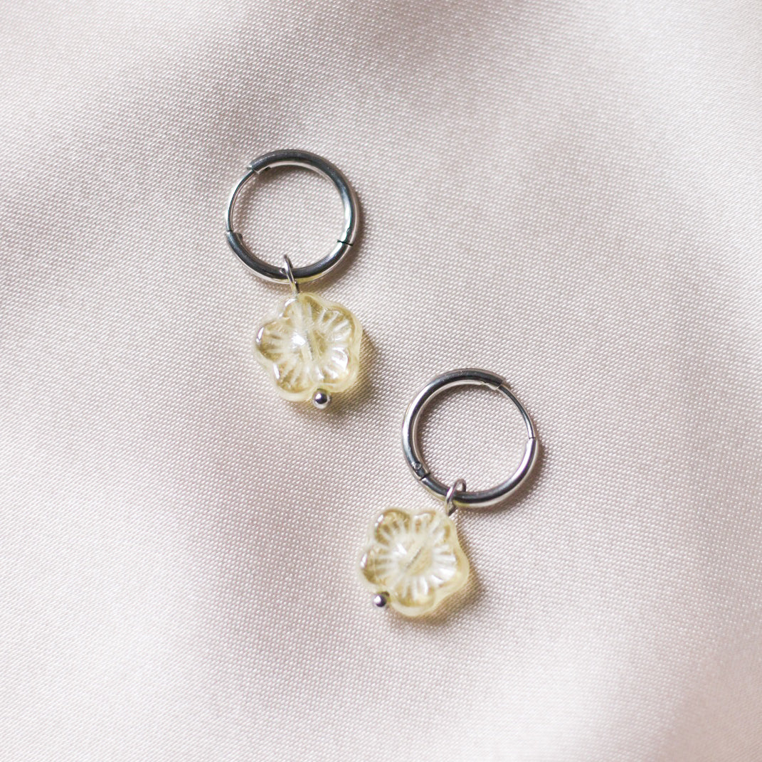 *Nouveauté* Boucles d'oreilles Lydia en jaune beurre - Acier inoxydable