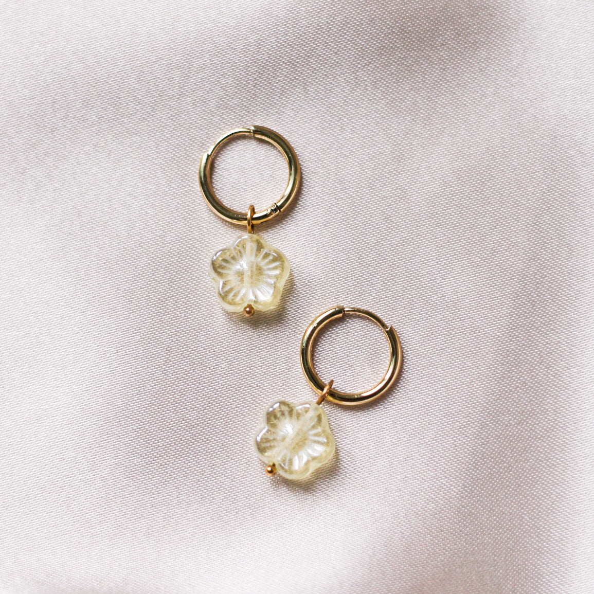 *Nouveauté* Boucles d'oreilles Lydia en jaune beurre - plaqué or 18 carats
