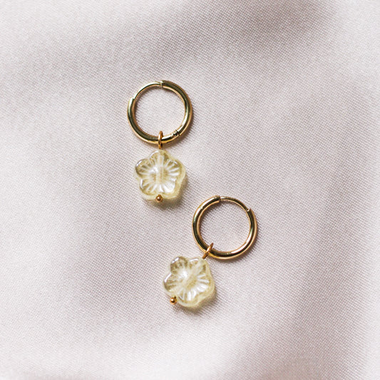 Lydia earrings in butter yellow - 18k gold plated