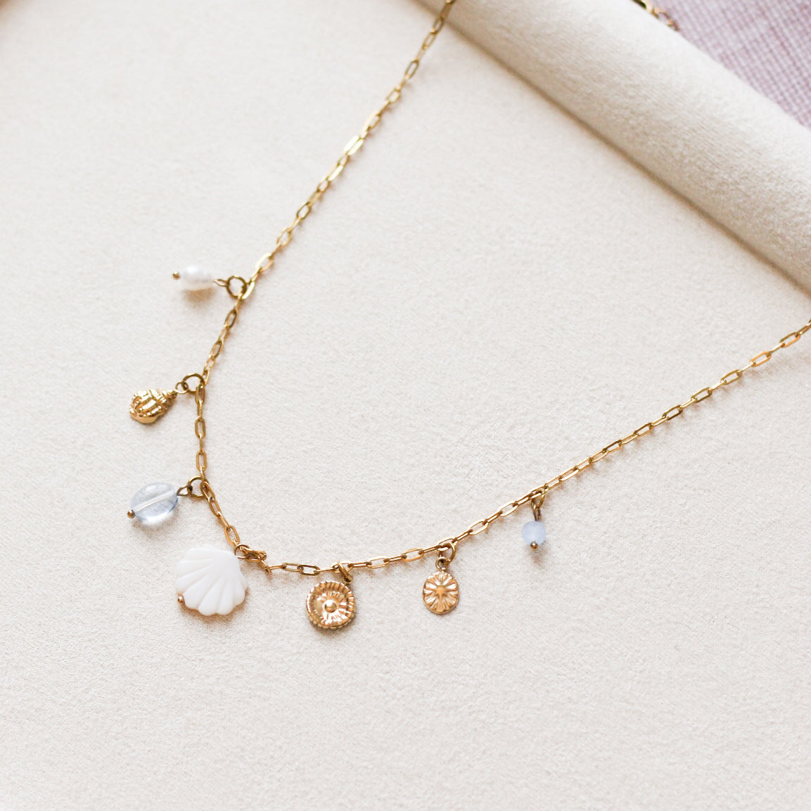 Capri charm necklace - 18k gold plated (online exclusive)