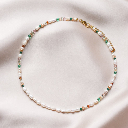 *Nouveauté* Collier en perles d'eau douce et en verre vintage