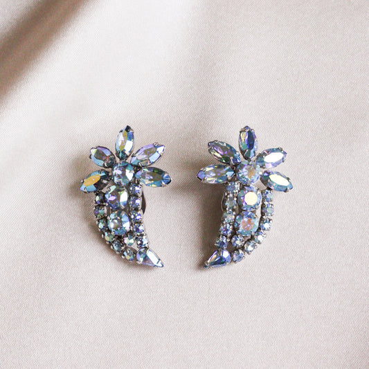 *Trésor vintage* boucles d'oreilles à clips crawler grandes en aurora borealis bleue de milieu de siècle Gustave Sherman (signées)