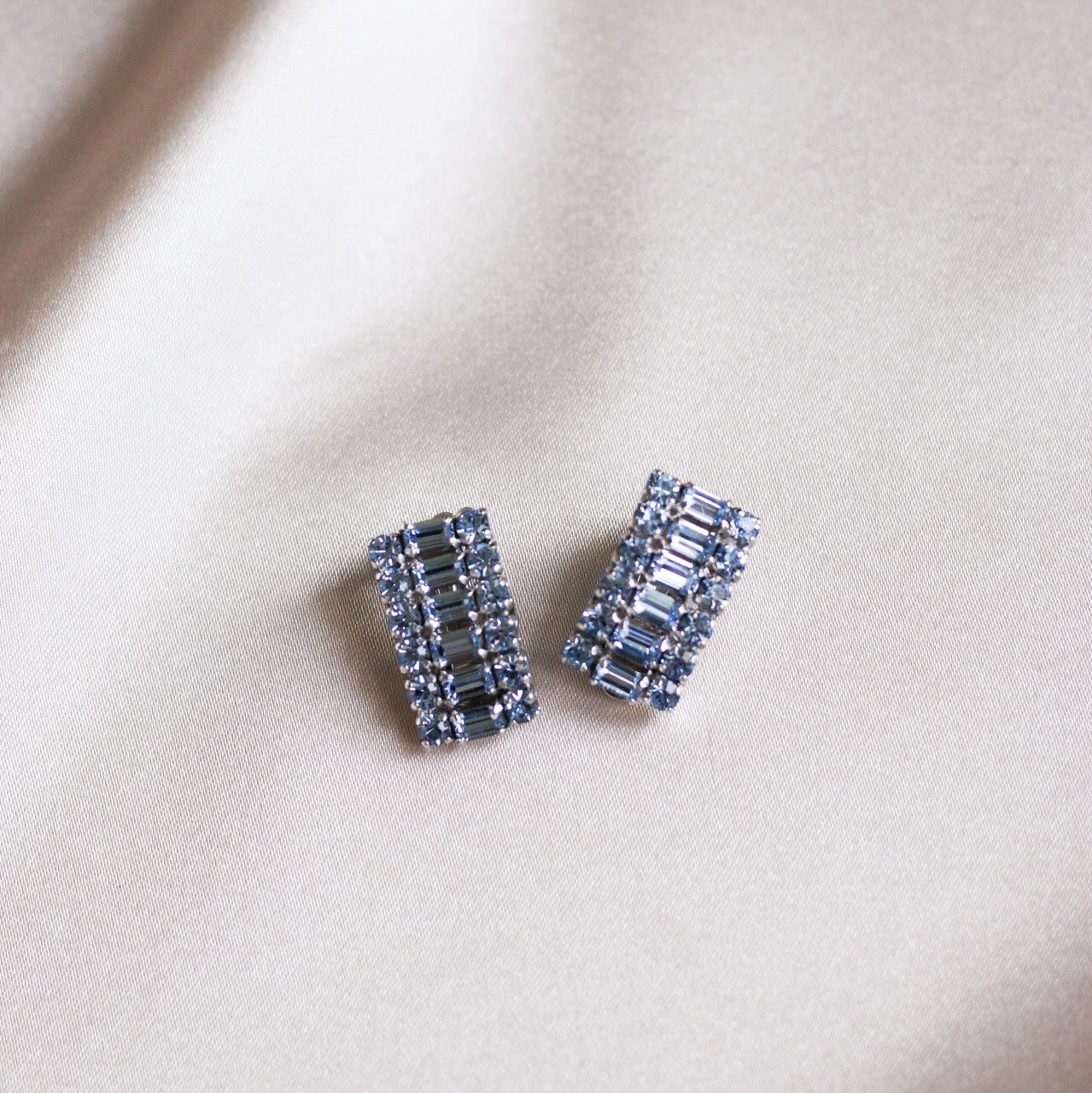 *Vintage treasure* Gustave Sherman mid-century small light blue crystal clip-on baguette earrings (signed)