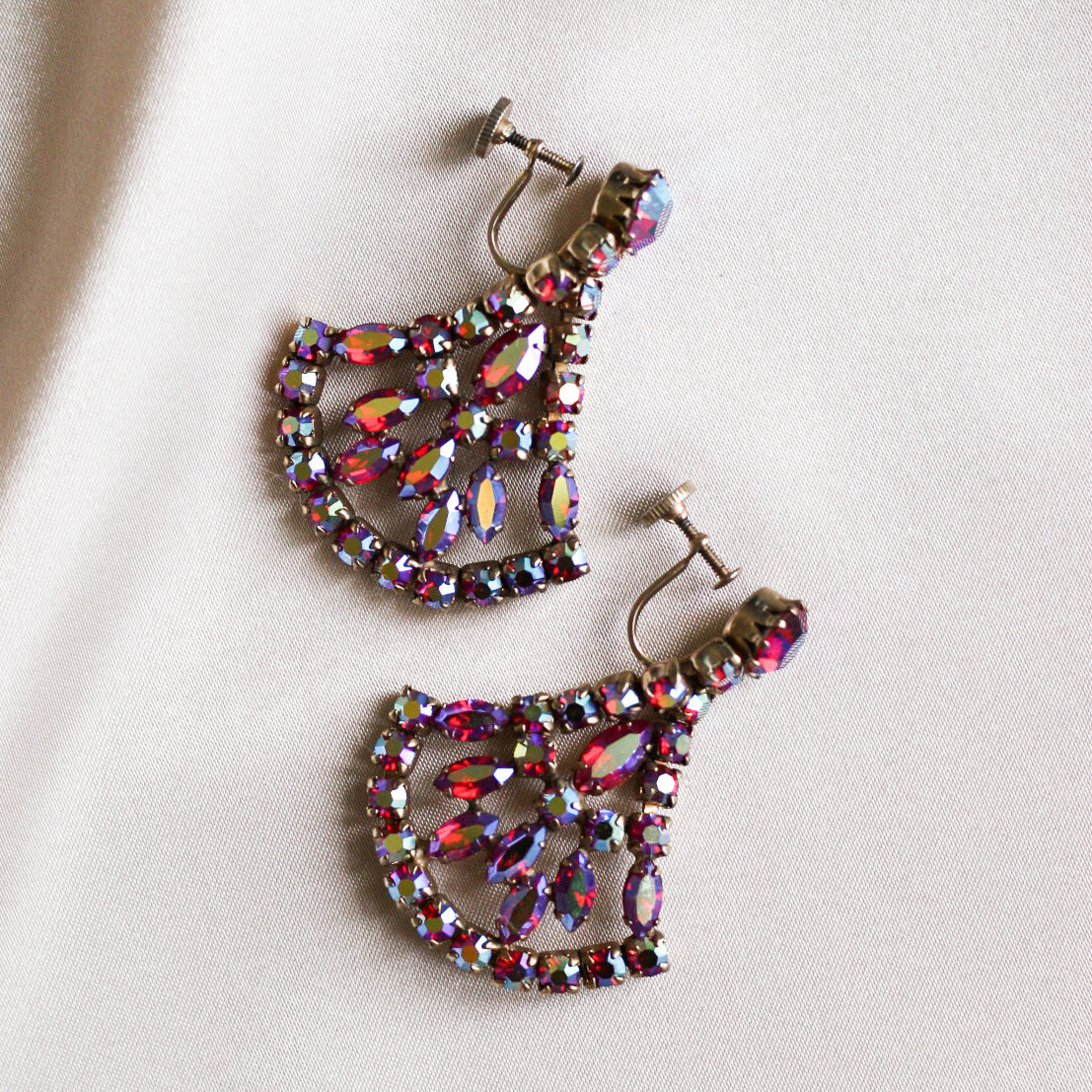 *Vintage treasure* Gustave Sherman mid-century very rare large fuschia chandelier screw back earrings - Gold plated (signed)