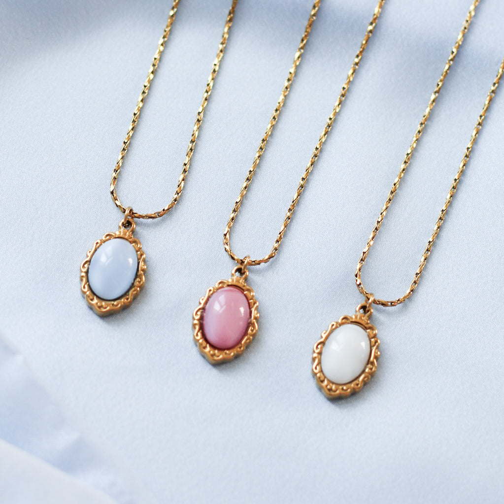 Daphne cameo necklace - 18k gold plated