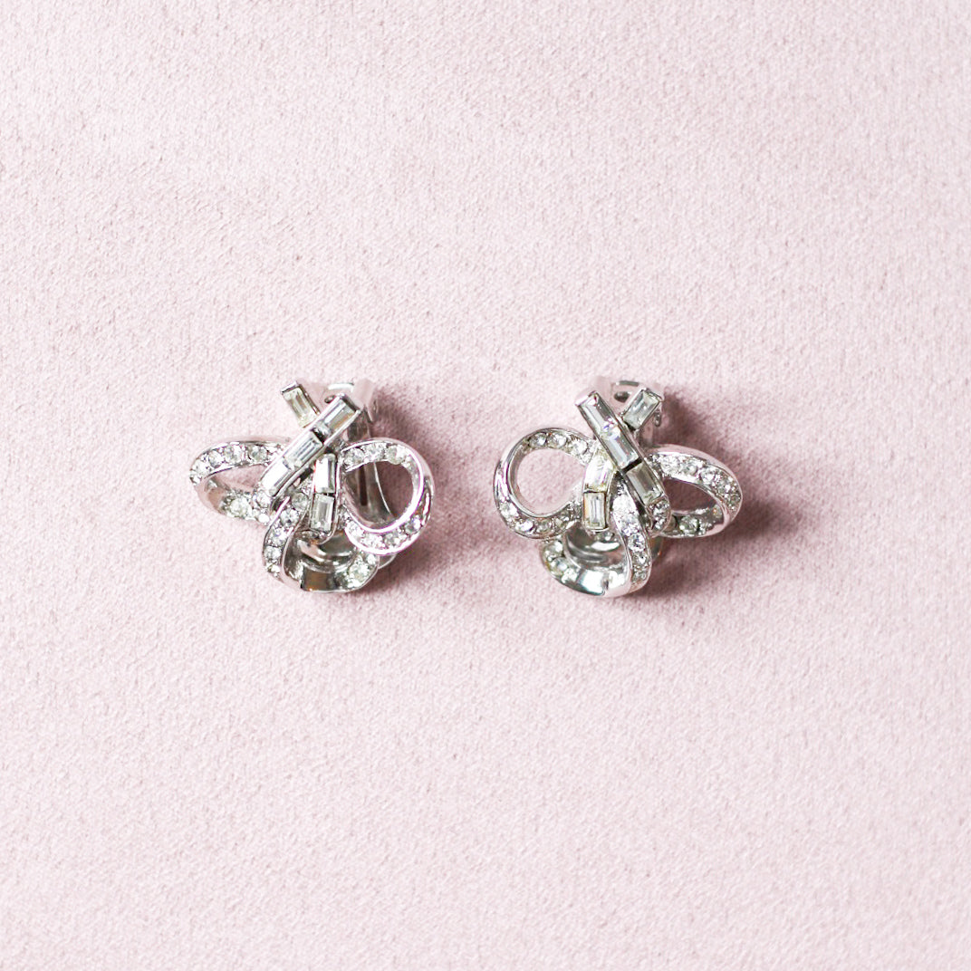 *Vintage treasure* Mid-century clear faceted glass small clip-on ribbon earrings - no designer