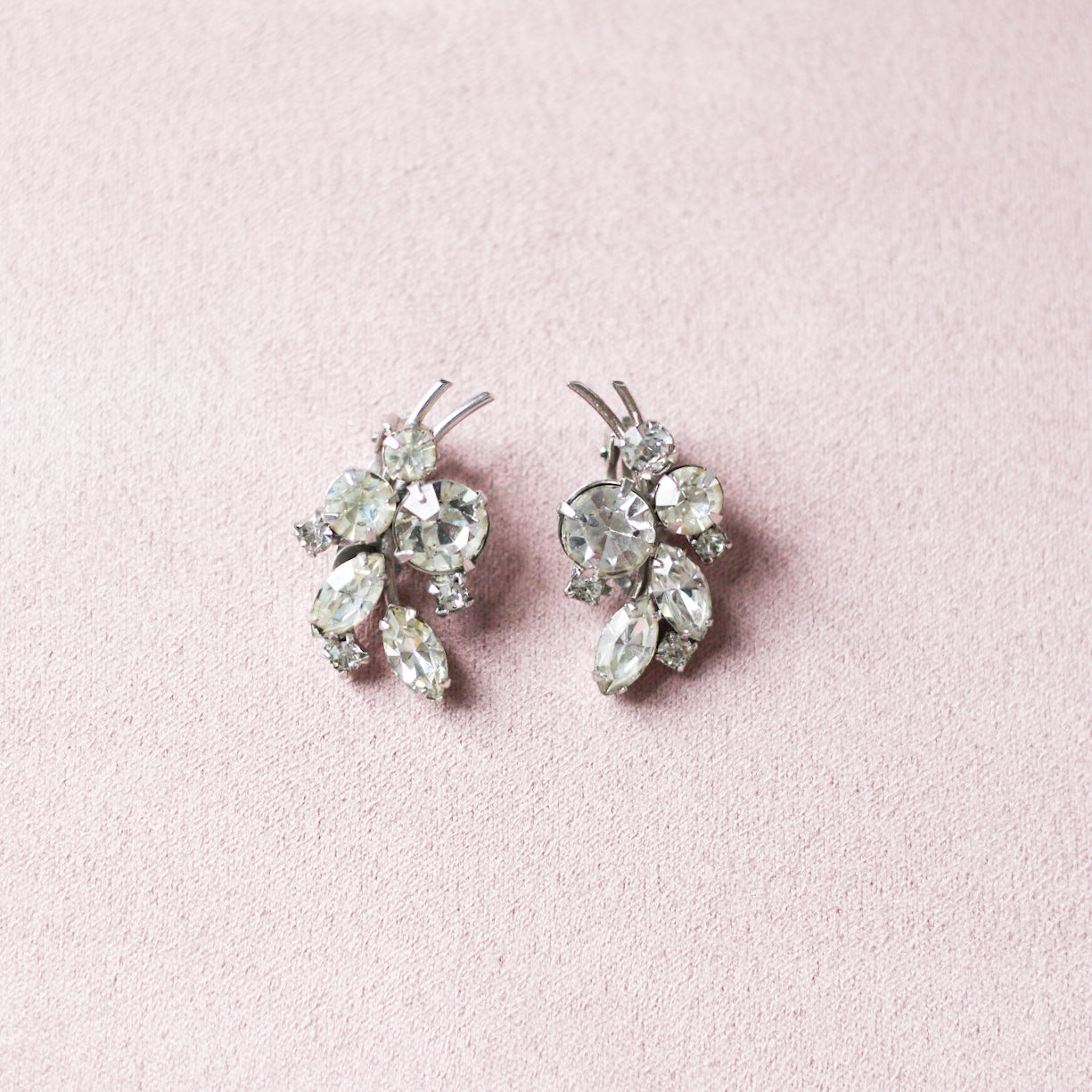 *Trésor vintage* Boucles d'oreilles clip-on en verre facetté signées Reyes style mid-century